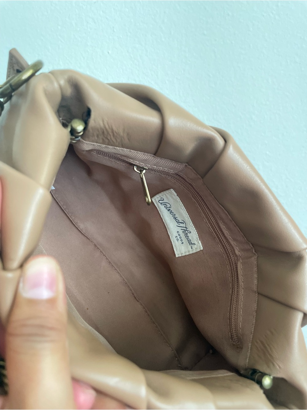 Universal Thread Ruched Shoulder Bag in Camel Brown with Twisted Chain Handle - Picture 4 of 5